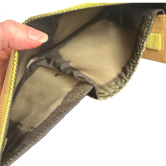 *Low Start* Limited Edition LV Cup trifold wallet - Neon yellow - Picture 7 of 10